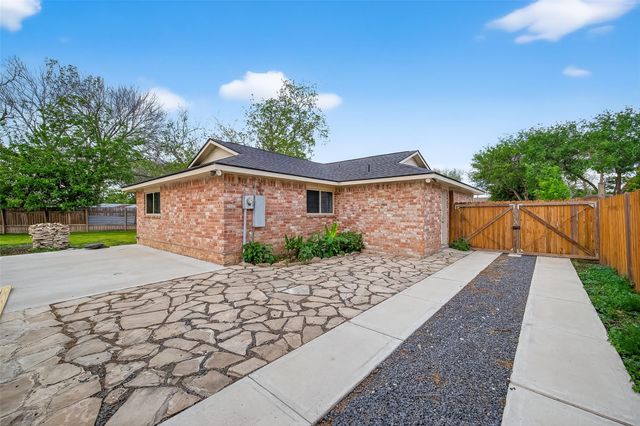 5258 Castlecreek Lane, Houston, TX 77053