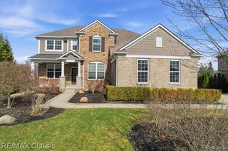 22822 Shepherds Hollow Drive, South Lyon, MI 48178