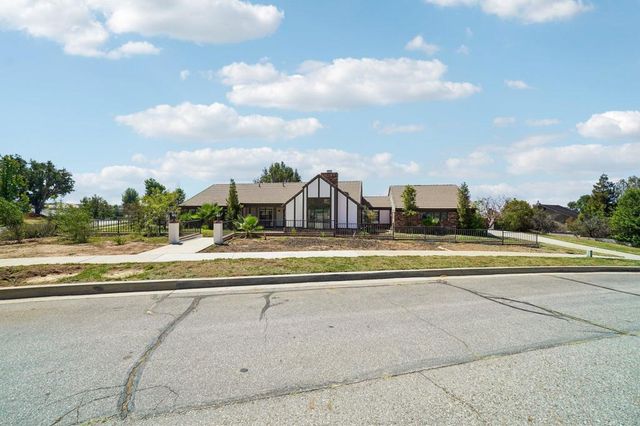 36261 Serape Drive, Yucaipa, CA 92399