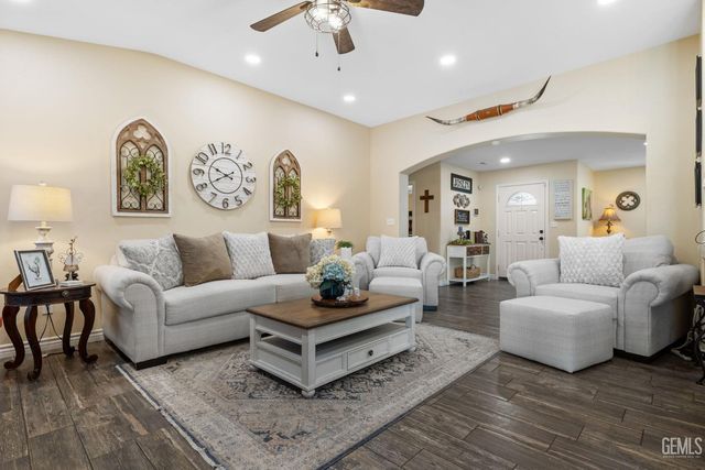 12515 Valentano Avenue, Bakersfield, CA 93312