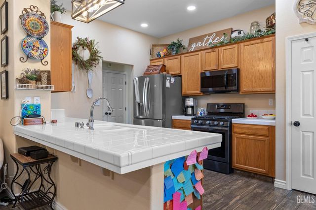 12515 Valentano Avenue, Bakersfield, CA 93312