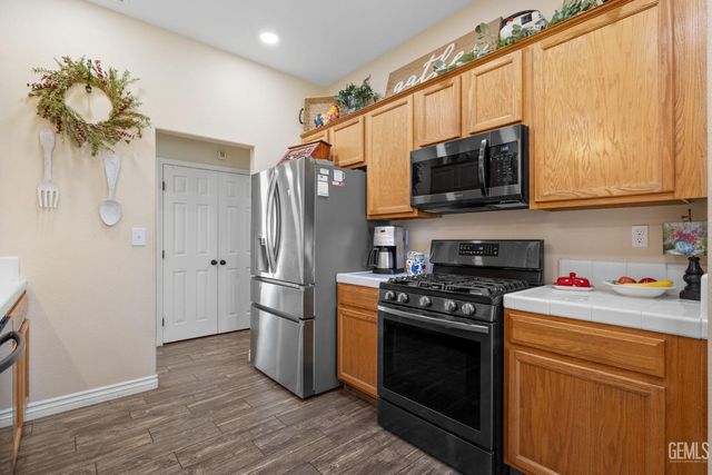 12515 Valentano Avenue, Bakersfield, CA 93312