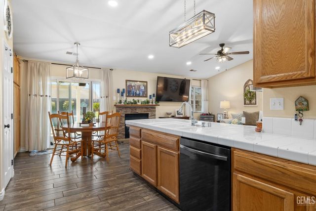 12515 Valentano Avenue, Bakersfield, CA 93312