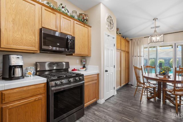 12515 Valentano Avenue, Bakersfield, CA 93312