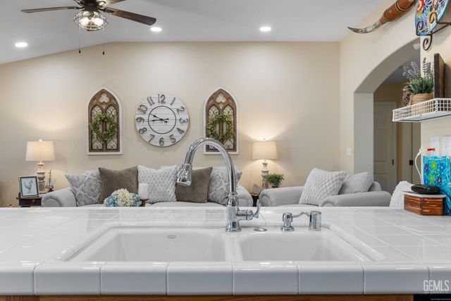 12515 Valentano Avenue, Bakersfield, CA 93312