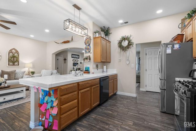 12515 Valentano Avenue, Bakersfield, CA 93312