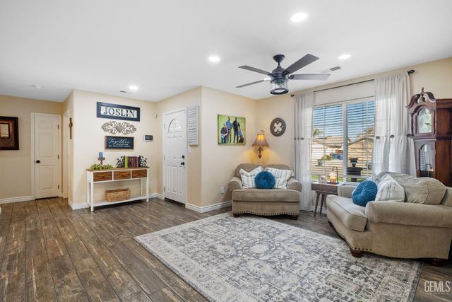 12515 Valentano Avenue, Bakersfield, CA 93312