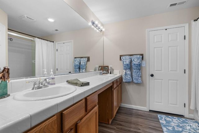 12515 Valentano Avenue, Bakersfield, CA 93312