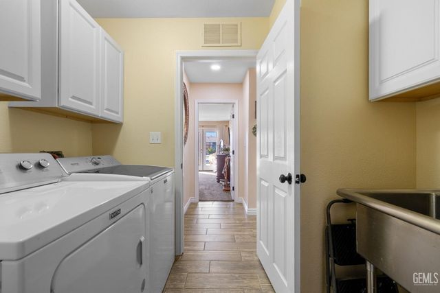 12515 Valentano Avenue, Bakersfield, CA 93312