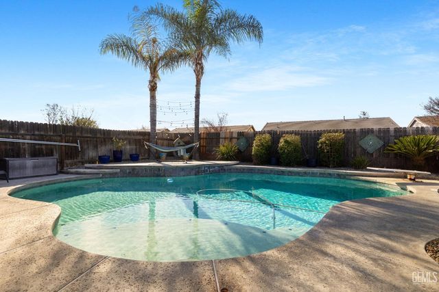 12515 Valentano Avenue, Bakersfield, CA 93312