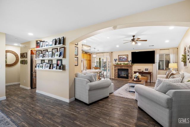 12515 Valentano Avenue, Bakersfield, CA 93312