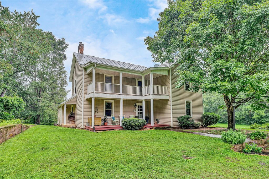 2498 Callaway RD, Rocky Mount, VA 24151