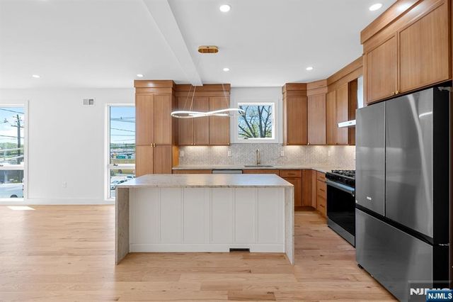 849 Pleasantview 1st Fl., Ridgefield, NJ 07657