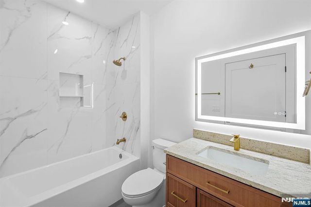 849 Pleasantview 1st Fl., Ridgefield, NJ 07657