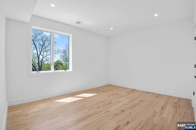 849 Pleasantview 1st Fl., Ridgefield, NJ 07657