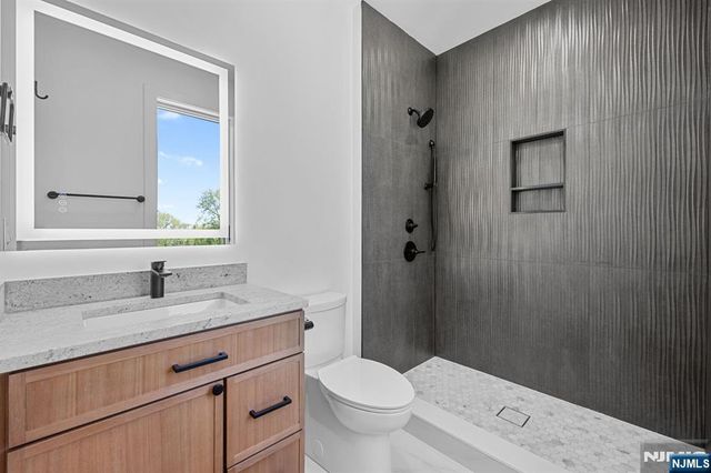 849 Pleasantview 1st Fl., Ridgefield, NJ 07657