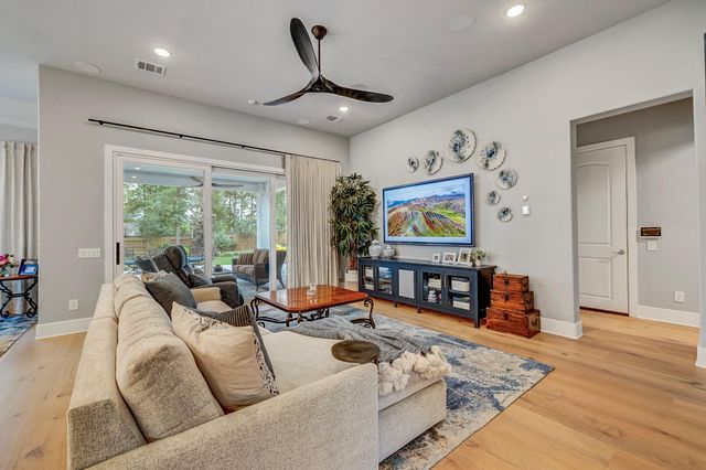 327 N Turks Cap Trail, Montgomery, TX 77316