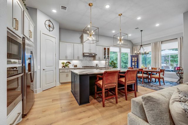 327 N Turks Cap Trail, Montgomery, TX 77316