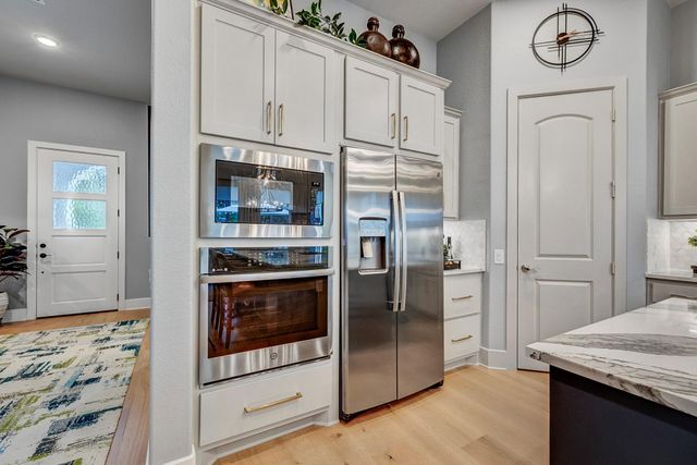 327 N Turks Cap Trail, Montgomery, TX 77316