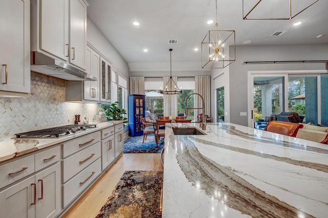 327 N Turks Cap Trail, Montgomery, TX 77316