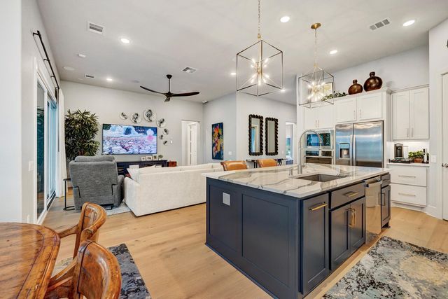 327 N Turks Cap Trail, Montgomery, TX 77316