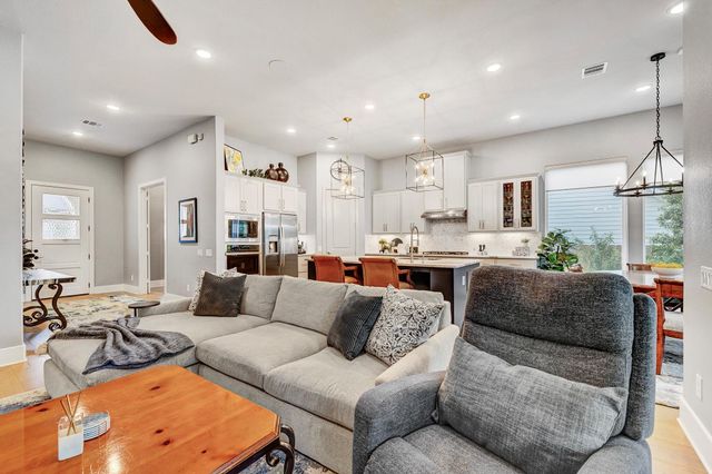 327 N Turks Cap Trail, Montgomery, TX 77316