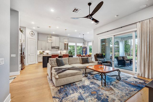 327 N Turks Cap Trail, Montgomery, TX 77316