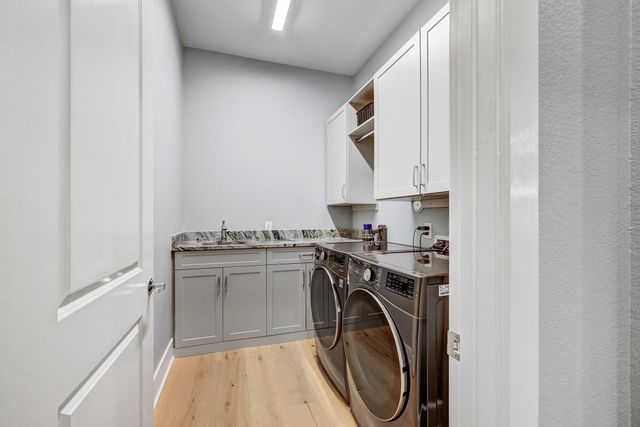 327 N Turks Cap Trail, Montgomery, TX 77316