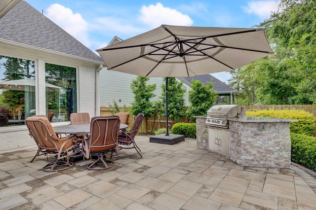 327 N Turks Cap Trail, Montgomery, TX 77316