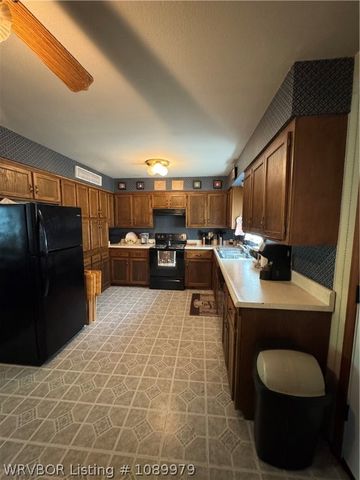 618 state line Road, Arkoma, OK 74901