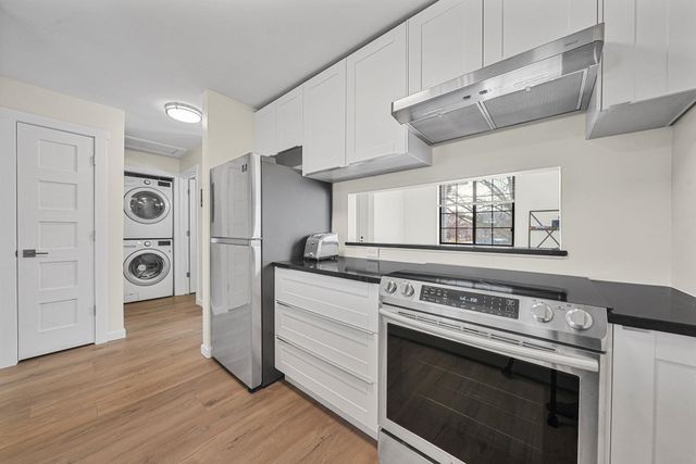 641 Riverine Drive 201, Traverse City, MI 49684