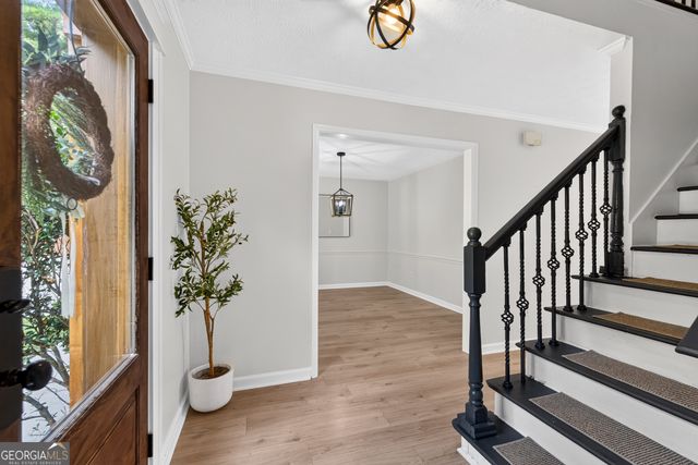 9945 Lake Forest Way, Roswell, GA 30076