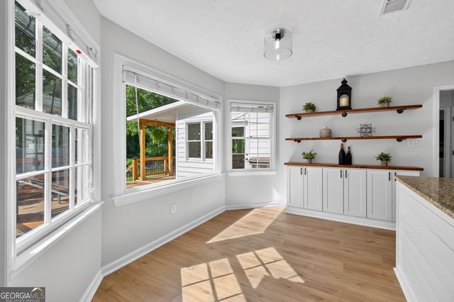9945 Lake Forest Way, Roswell, GA 30076