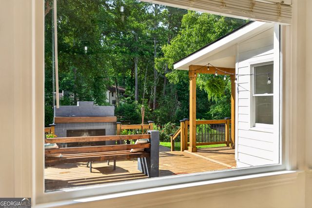 9945 Lake Forest Way, Roswell, GA 30076