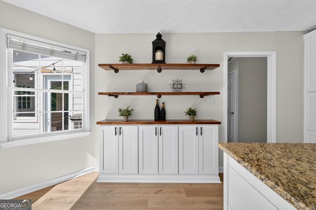 9945 Lake Forest Way, Roswell, GA 30076