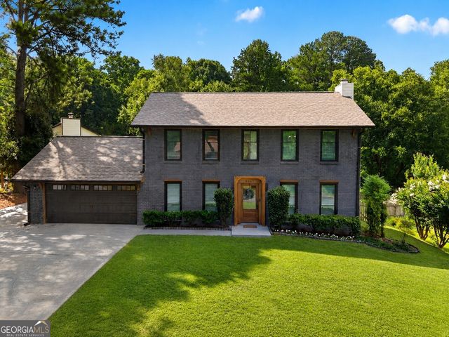 9945 Lake Forest Way, Roswell, GA 30076