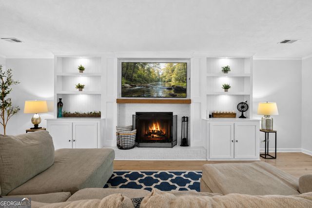 9945 Lake Forest Way, Roswell, GA 30076