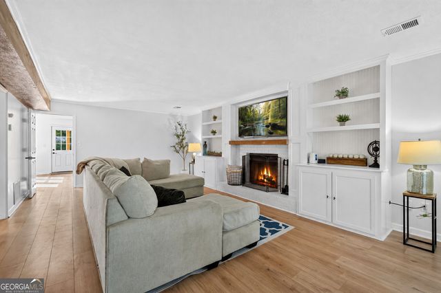 9945 Lake Forest Way, Roswell, GA 30076