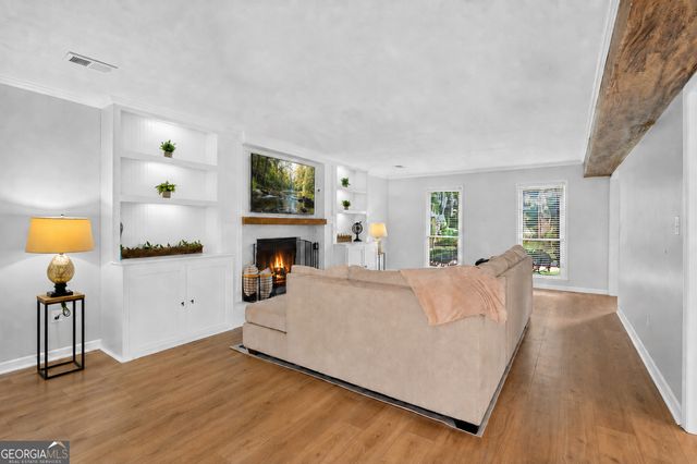 9945 Lake Forest Way, Roswell, GA 30076