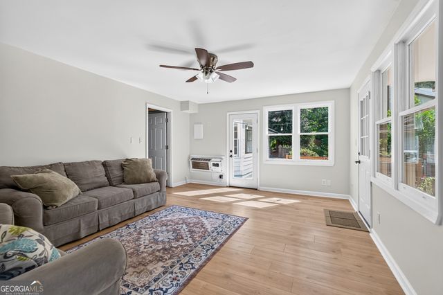 9945 Lake Forest Way, Roswell, GA 30076