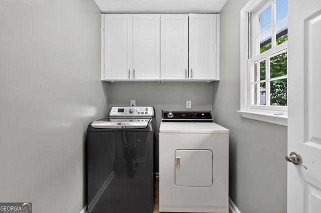 9945 Lake Forest Way, Roswell, GA 30076
