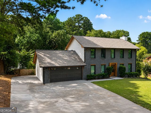 9945 Lake Forest Way, Roswell, GA 30076