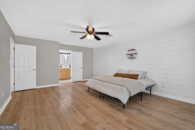 9945 Lake Forest Way, Roswell, GA 30076
