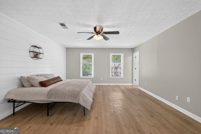 9945 Lake Forest Way, Roswell, GA 30076