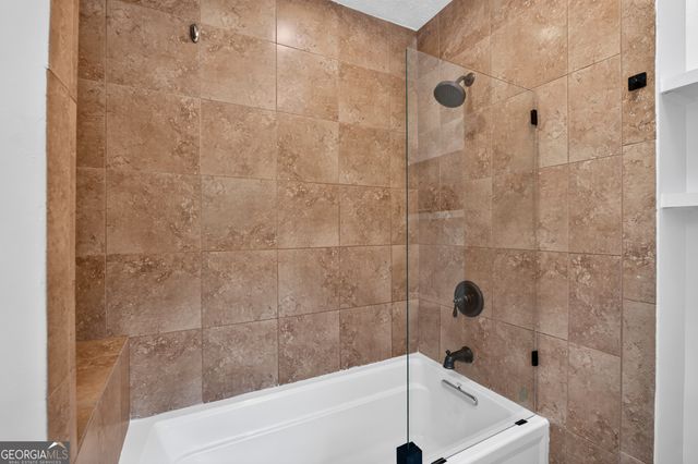 9945 Lake Forest Way, Roswell, GA 30076