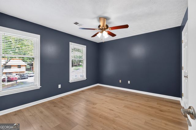 9945 Lake Forest Way, Roswell, GA 30076
