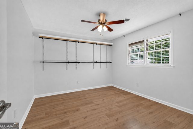 9945 Lake Forest Way, Roswell, GA 30076