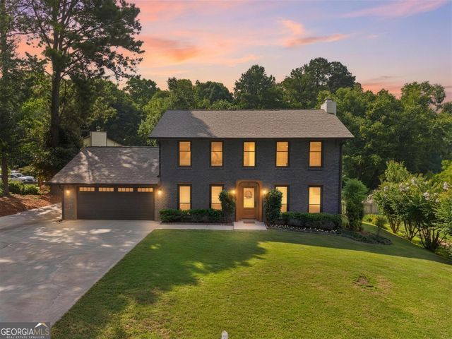 9945 Lake Forest Way, Roswell, GA 30076