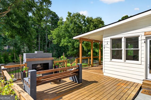 9945 Lake Forest Way, Roswell, GA 30076