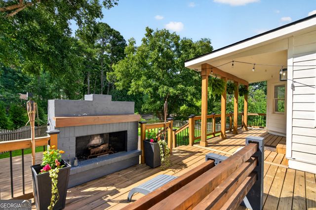 9945 Lake Forest Way, Roswell, GA 30076